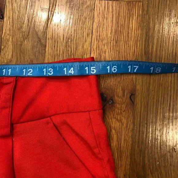 Alice + Olivia Red Women's Shorts - Picture 7 of 10